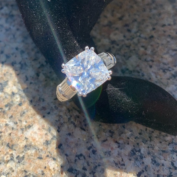 š„SUZANNE SOMERS SQUARE AND BAGUETTE ROW RINGš„ - Picture 2 of 4